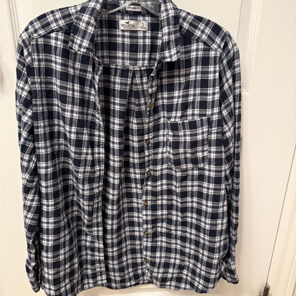 Hollister women’s Blue and White Checkered Shirt